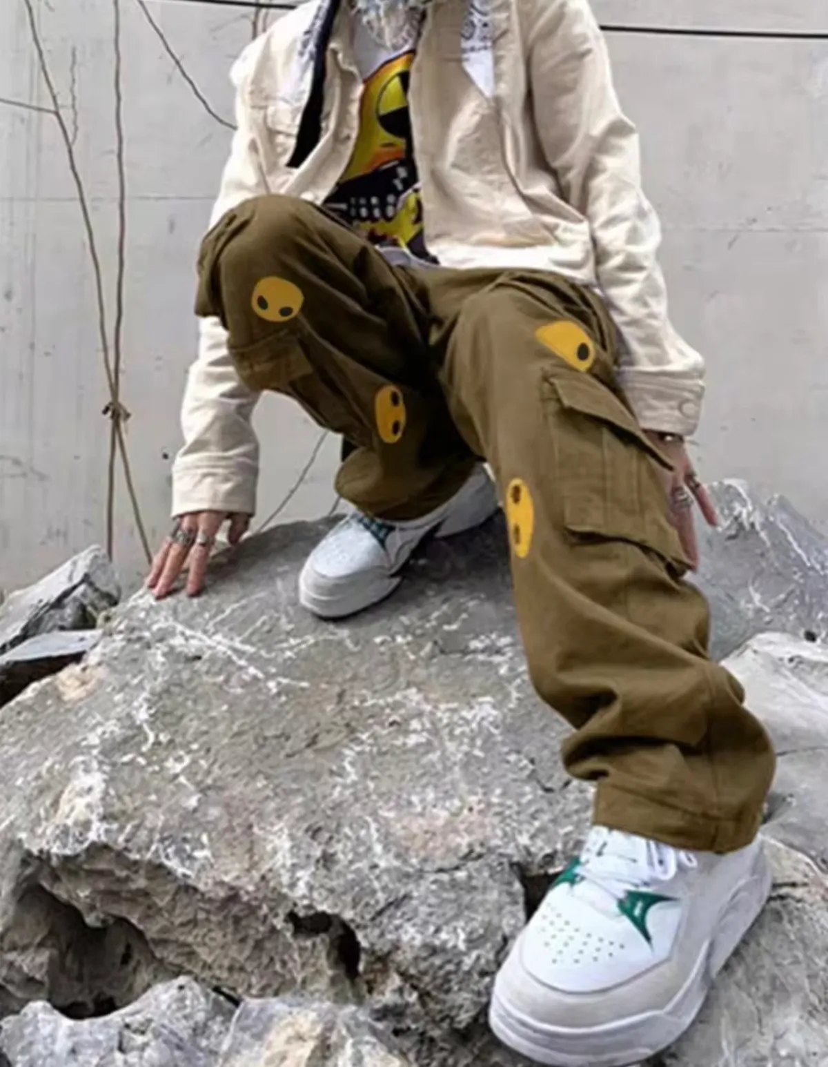 Brown Cargo Pants With Pockets With Cartoon Print For Men (Small)