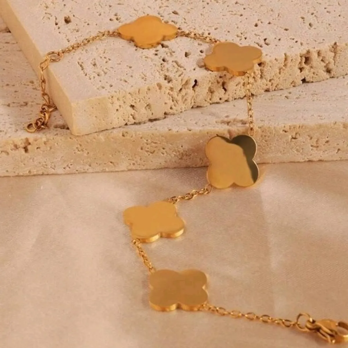 1 PC Gold Glossy Lucky Flower Bracelet