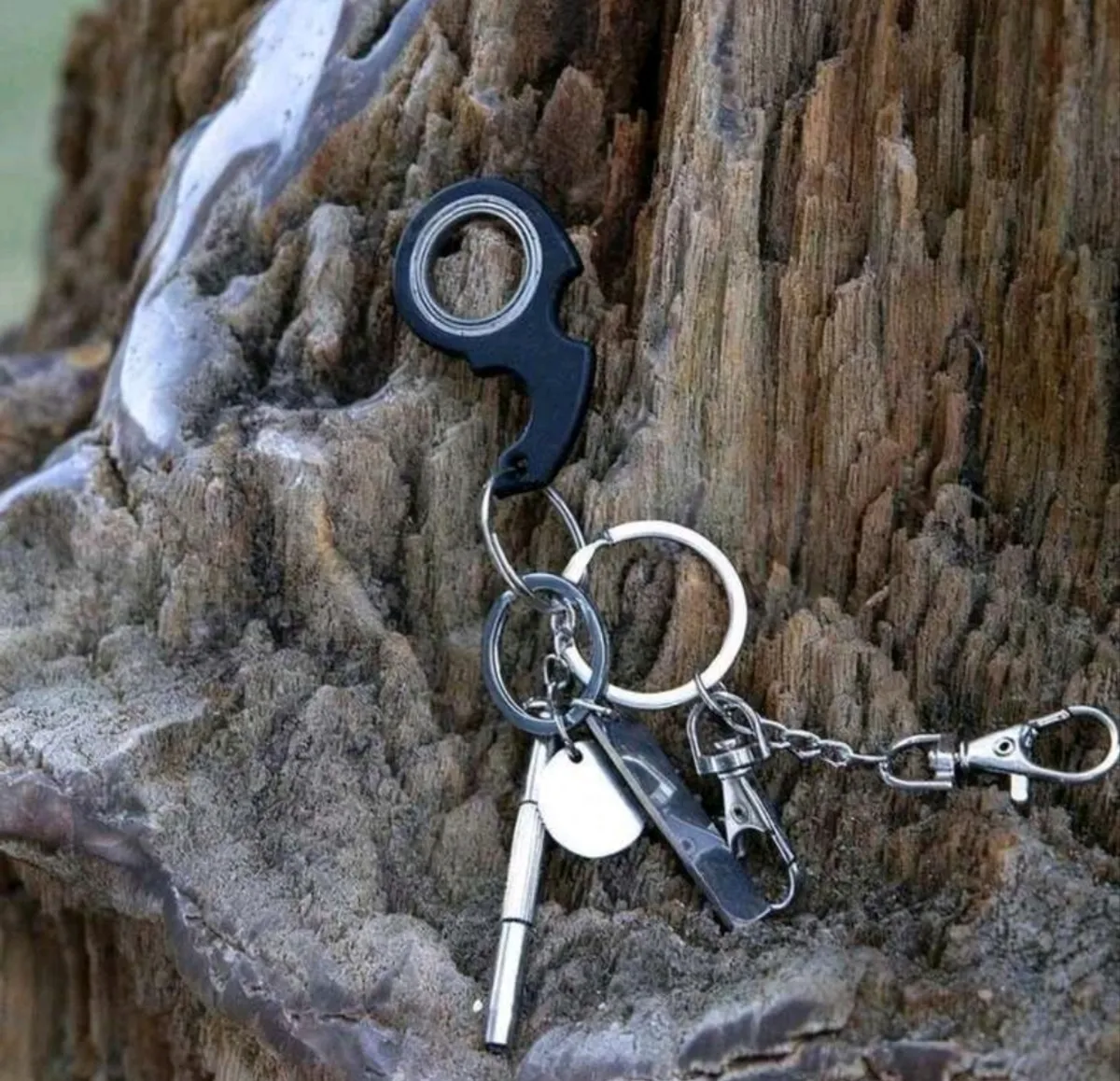 1PC  New Arrival Luminous Striped Rotating Keychain