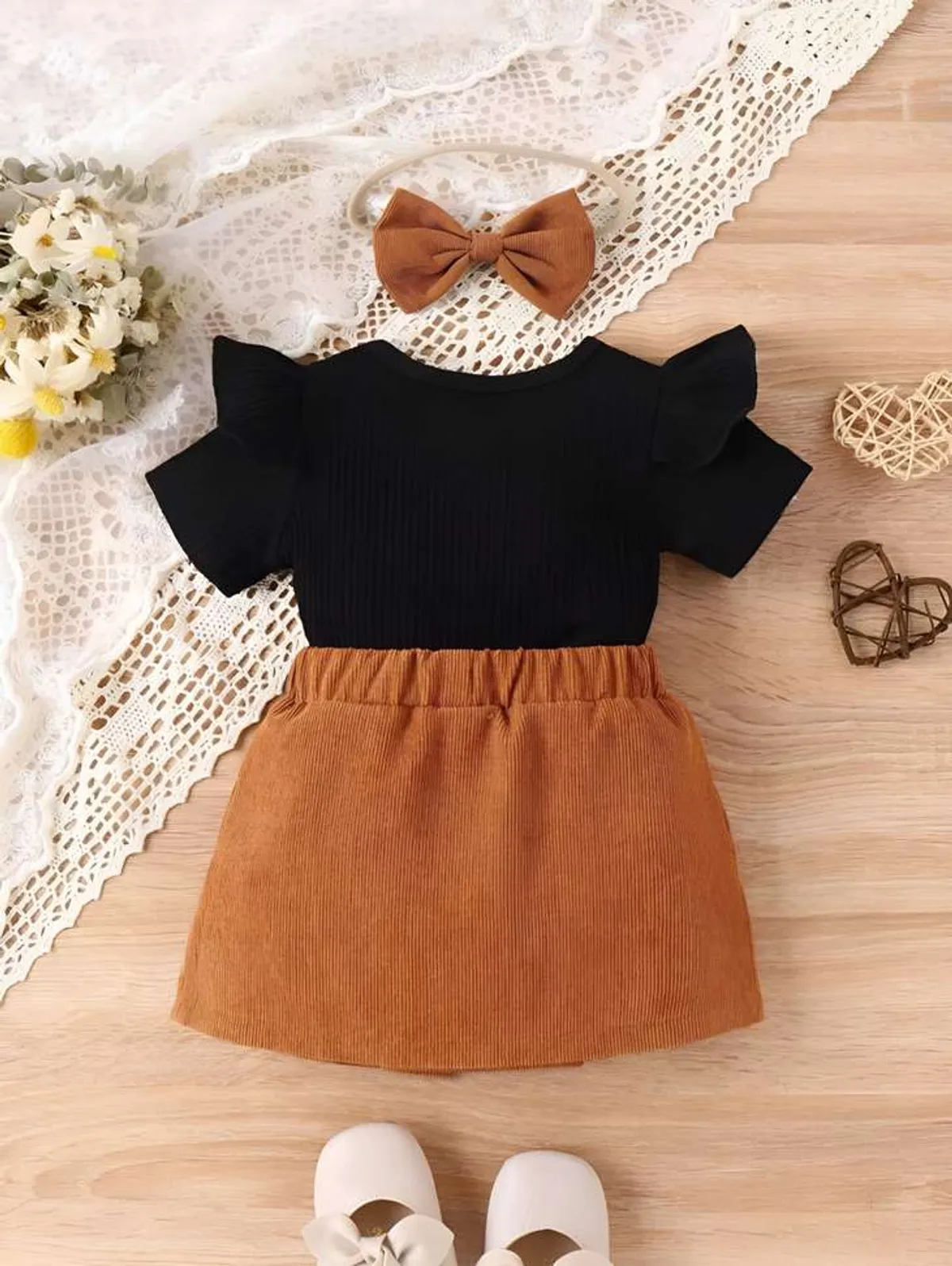 Toddler Girl's Clothing Set Features a Black Short-sleeve Top Paired with a Brown Corduroy Skirt Decorated with Bows - Size 18-24M