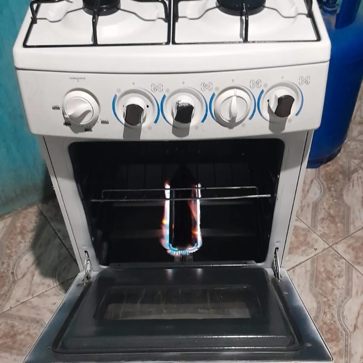 21" Frigidare 4 Burner Stove