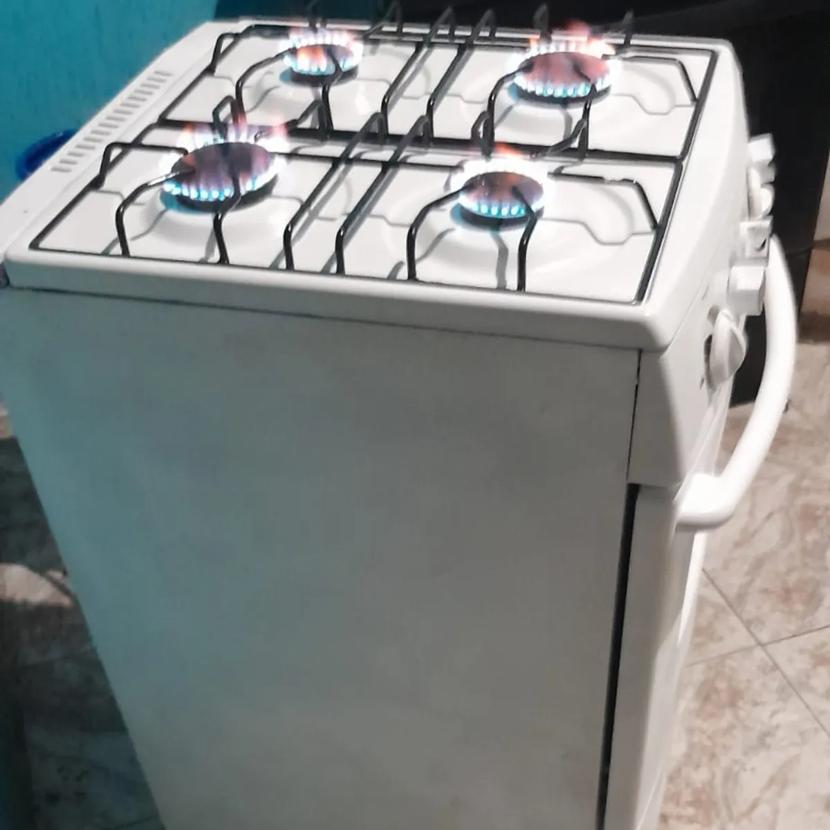 21" Frigidare 4 Burner Stove