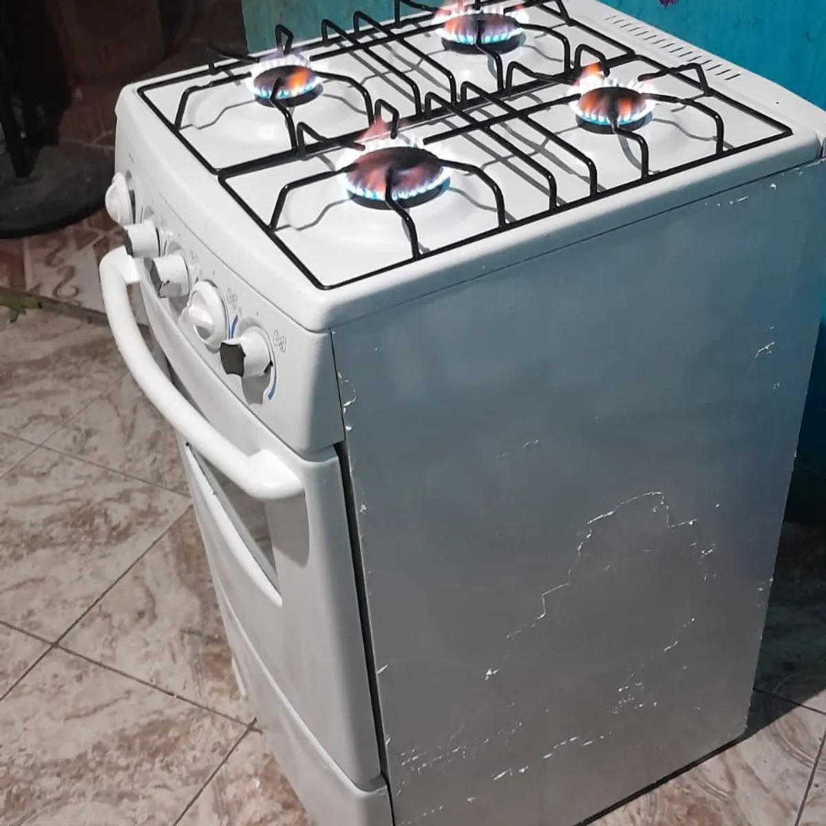 21" Frigidare 4 Burner Stove