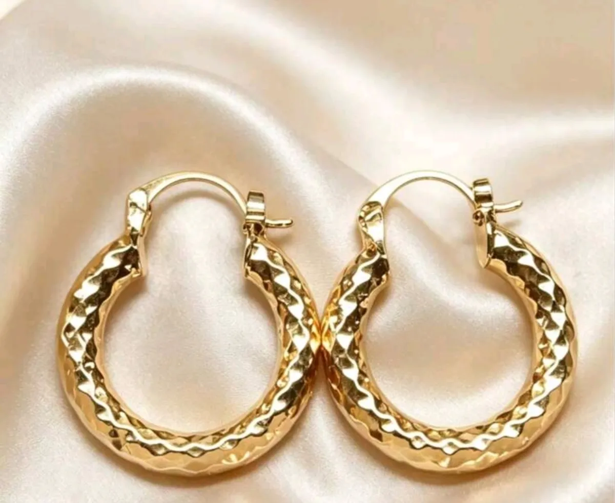 1Pair Fashionable Circle Earrings With Gold-Plating And Anti-Fading Coating