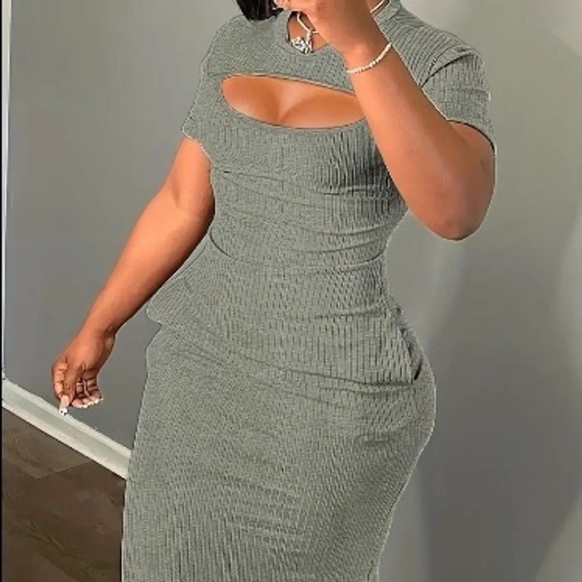 Women's  Grey Ribbed Cut Out Short Sleeve Crew Neck With Pockets-Size XL