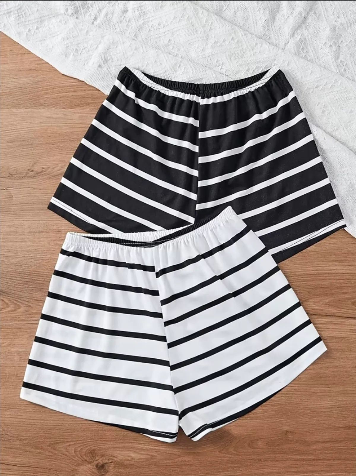 Women's Simple Daily Black And White Striped 2 Packs Sleep Shorts - Size 1XL
