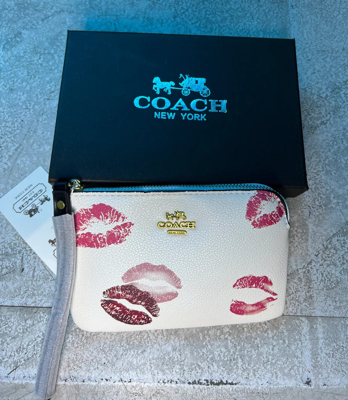 COACH-STYLE WRISTLETS , Kissy Lips-White