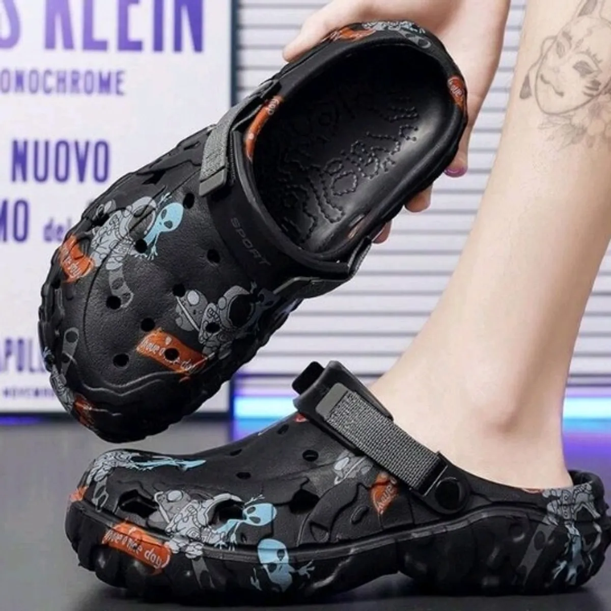 Men's  Graphic Clogs Slippers-Size 8