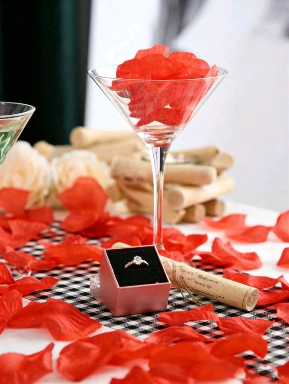 2000 PCS Artificial Rose Petals, Faux Rose Petals, Romantic Non-Woven Fabric Simulated Rose Petals, Red Rose Petals