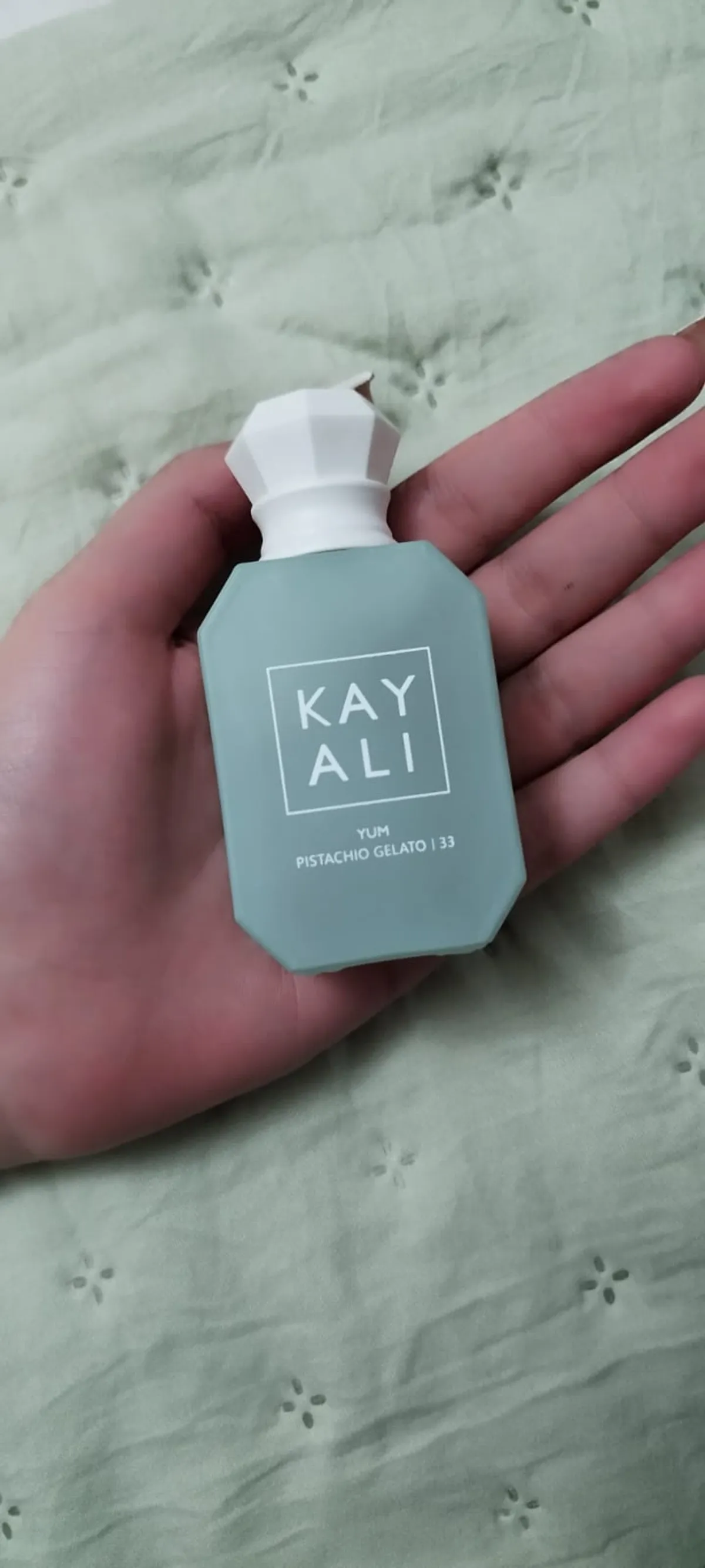 KAYALI 
YUM PISTACHIO GELATO | 33 Eau De Parfum Intense (30ml)