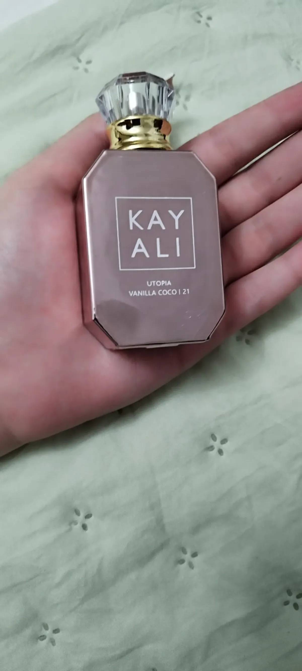 KAYALI 
UTOPIA VANILLA COCO | 21 Eau De Parfum Intense (30ml)