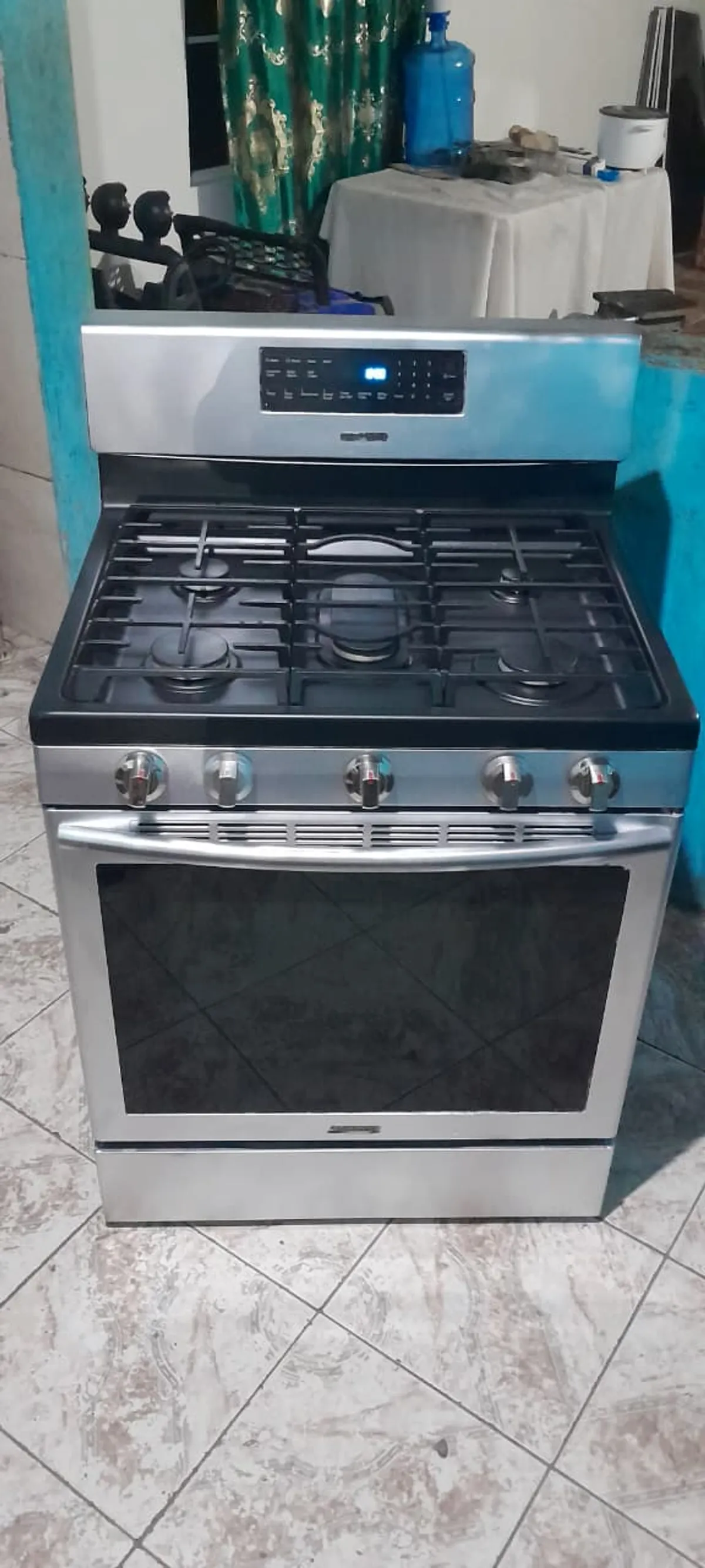 30" SAMSUNG 5 BURNER FREESTANDING STOVE. FULLY FUNCTIONAL  (2 knobs stuck)