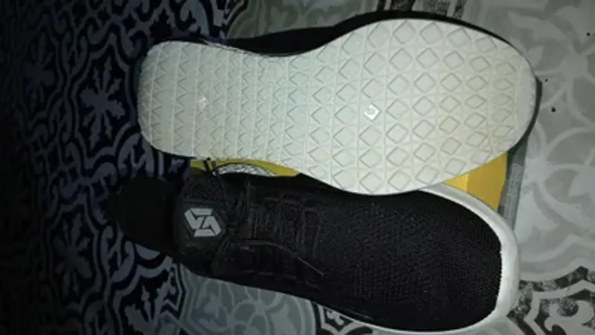 C•S Sneakers, 9