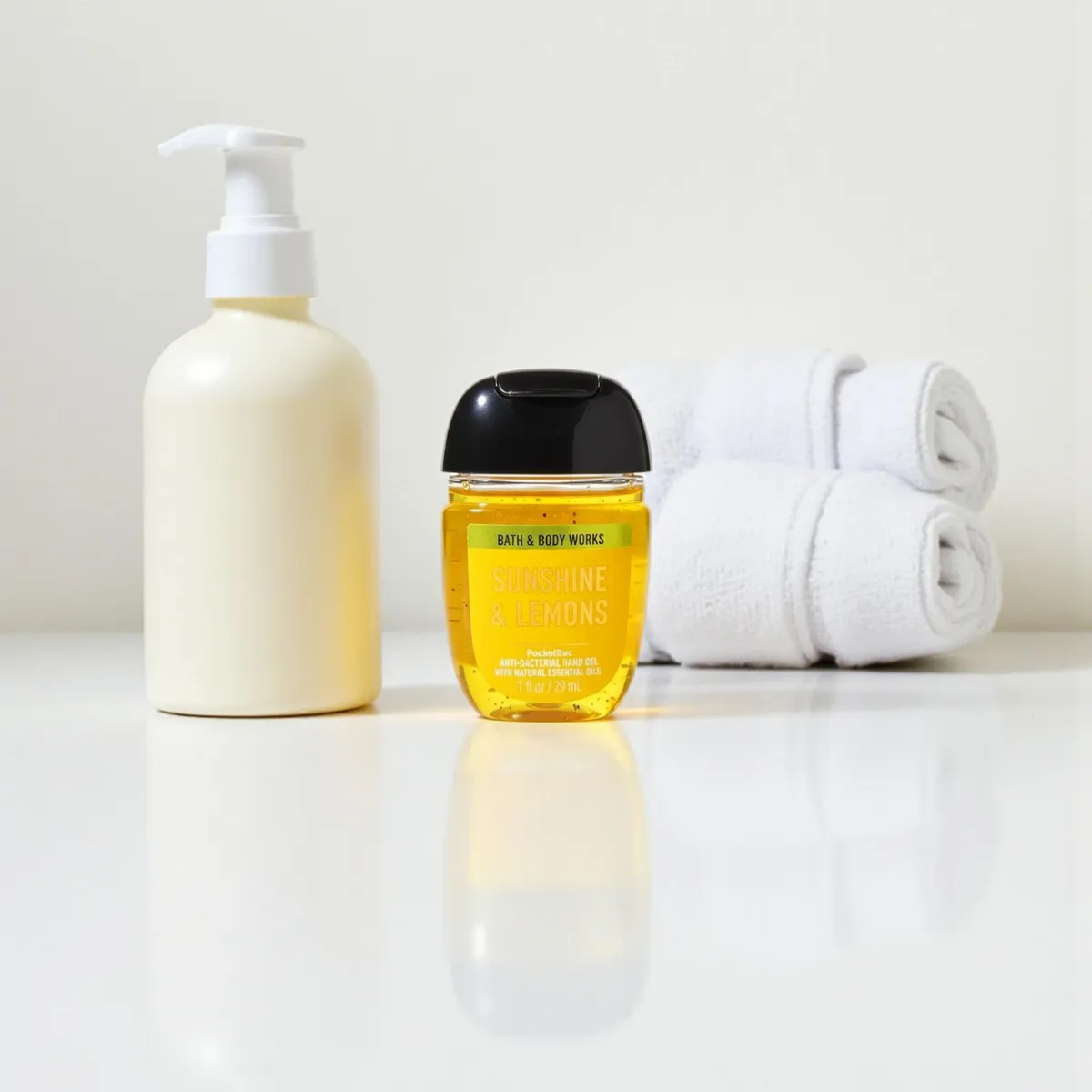 Bath & Body Works SUNSHINE & LEMONS Pocketbac, Anti-bacterial Hand Sanitizer Gel with Natural Essential Oils, 1 oz