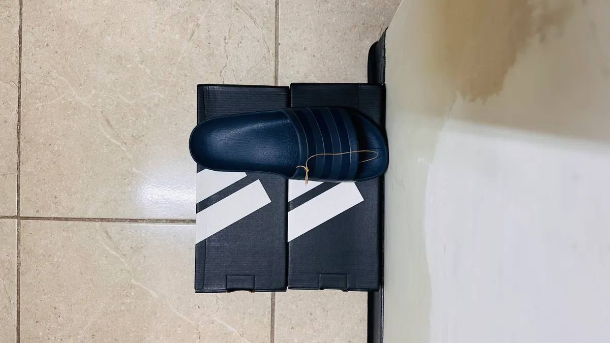 Adidas Slides Men Size 9 Women Size 10