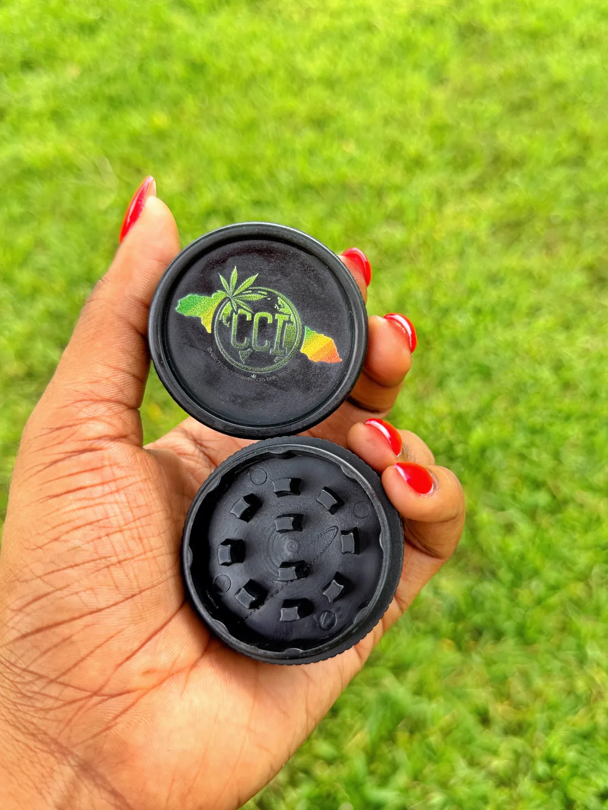 CCI Hemp Grinder - 2-Piece Durable Hemp Grinder for Herbs & Spices, Onyx